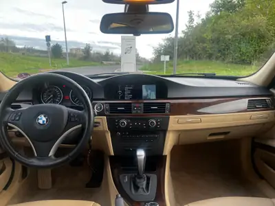 BMW 325i xDrive 2010 — Berline sportive à transmission intégrale, 140 000 km — détail