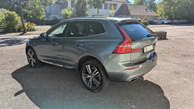 Volvo XC60 2.0 T8 TE Inscription eAWD — SUV hybride rechargeable, consommation 2.4 L/100 km — Heckansicht