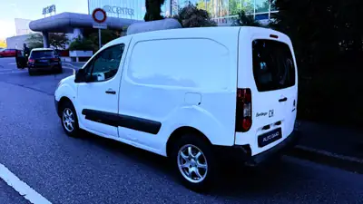 Citroën Berlingo 1.6 VTi 600 Komfort — Utilitaire compact fiable, seulement 75 000 km — rear view