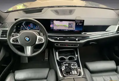 BMW X5 xDrive 48V 40d M Sport Pro — SUV 7 places, diesel hybride, finition premium 2025 — rear view