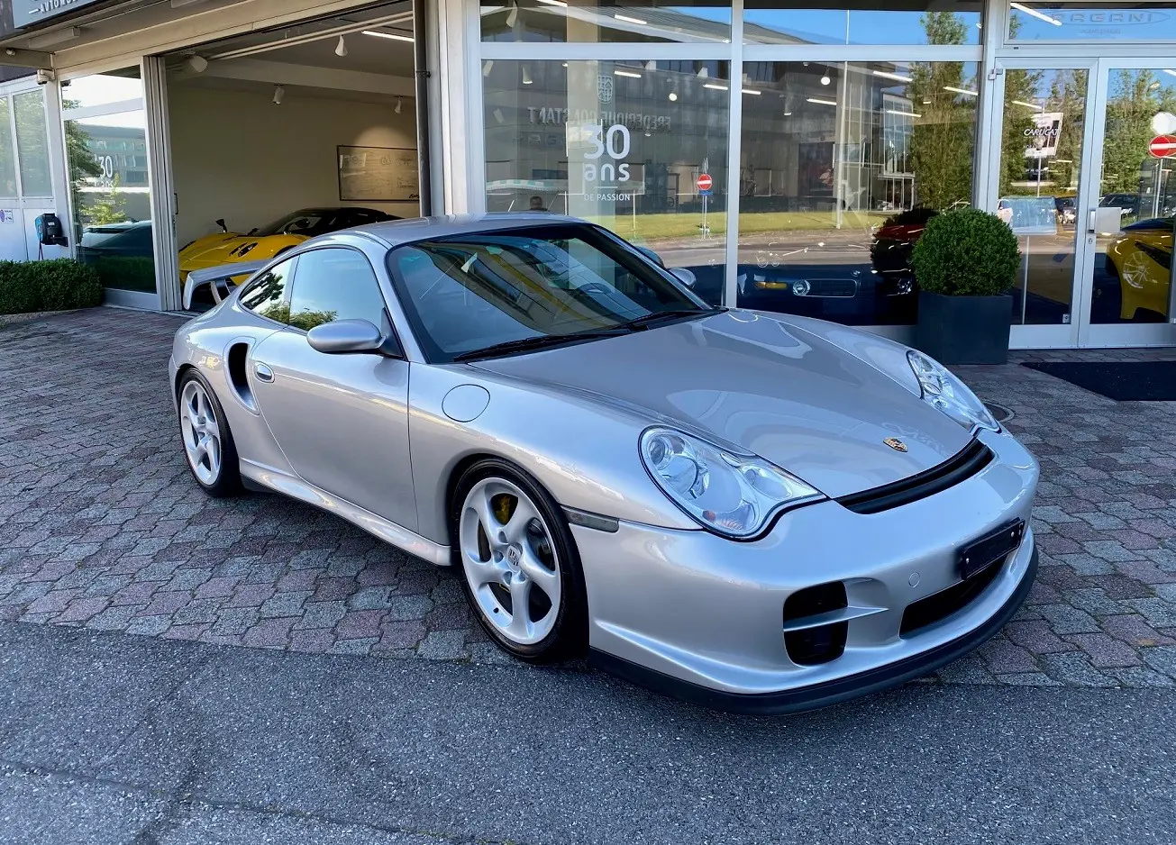 Porsche 911 GT2 2002 — Légende de route avec 462 ch et historique sans sinistre