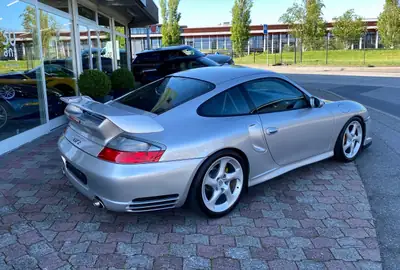 Porsche 911 GT2 2002 — Légende de route avec 462 ch et historique sans sinistre — Armaturenbrett
