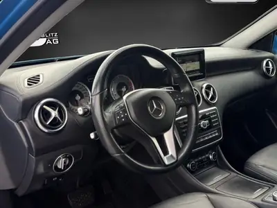 Mercedes-Benz Classe A 180 Sport — Berline compacte premium, entretien à jour — Thumbnail 8
