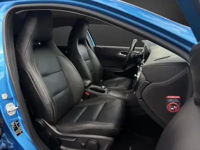 Mercedes-Benz Classe A 180 Sport — Berline compacte premium, entretien à jour — Thumbnail 9