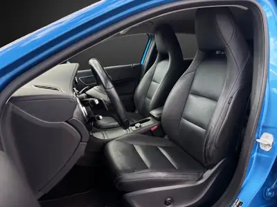 Mercedes-Benz Classe A 180 Sport — Berline compacte premium, entretien à jour — Thumbnail 7