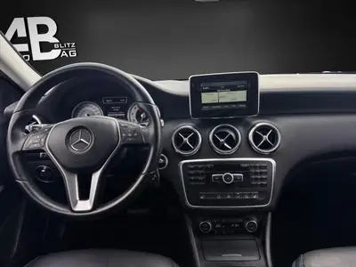 Mercedes-Benz Classe A 180 Sport — Berline compacte premium, entretien à jour — Thumbnail 11