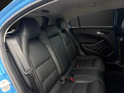 Mercedes-Benz Classe A 180 Sport — Berline compacte premium, entretien à jour — Thumbnail 13
