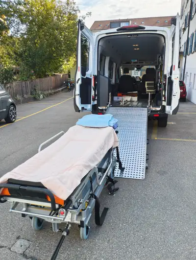 Ford Transit Kombi 350 L3 — Véhicule spécialisé patients & transport adapté, quasi neuf — exterior view