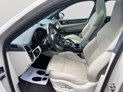 Porsche Cayenne Coupé E-Hybrid — SUV coupé premium hybride rechargeable, 90 800 km — Armaturenbrett