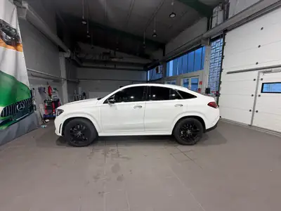 Mercedes-Benz GLE 400 d 4Matic — SUV premium diesel, toits panoramique et freins neufs — exterior view