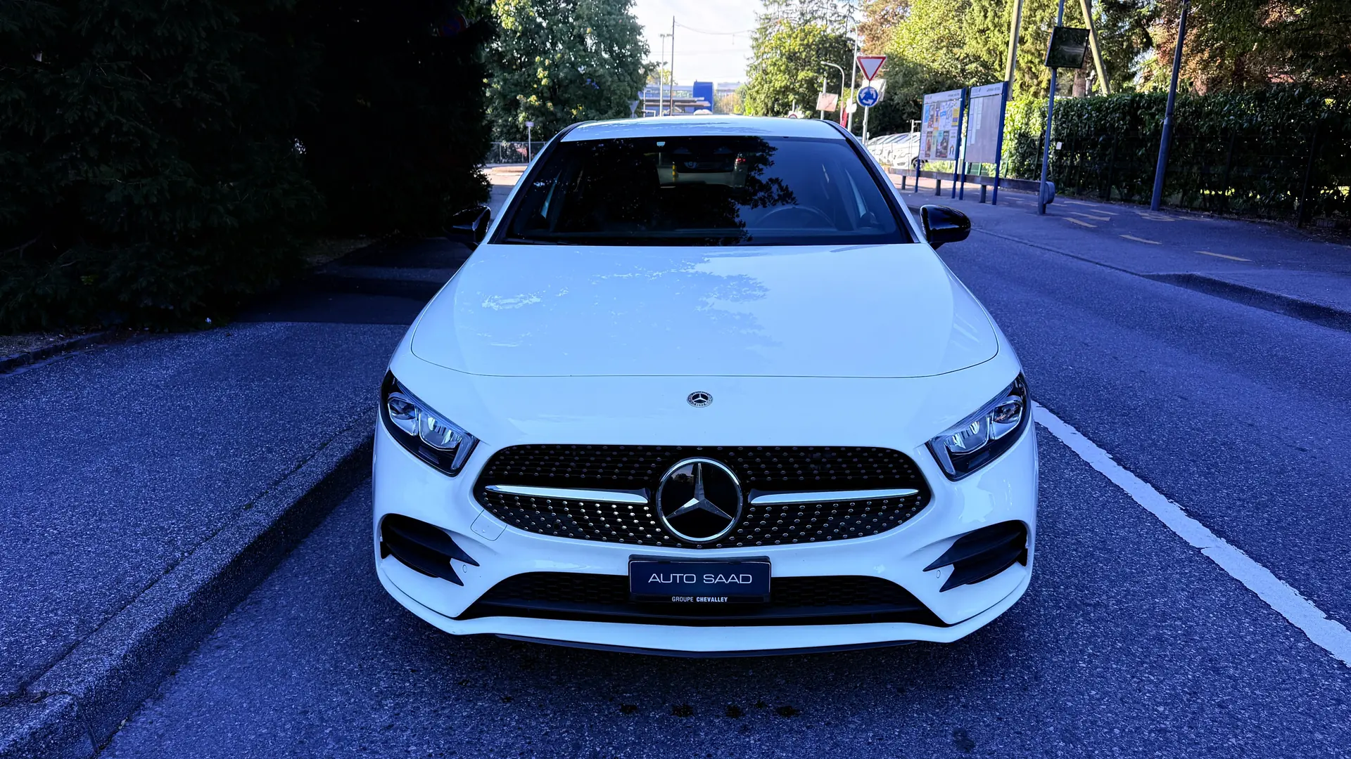 Mercedes-Benz A 250e — Berline hybride rechargeable, 116 000 km seulement