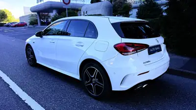 Mercedes-Benz A 250e — Berline hybride rechargeable, 116 000 km seulement — dashboard