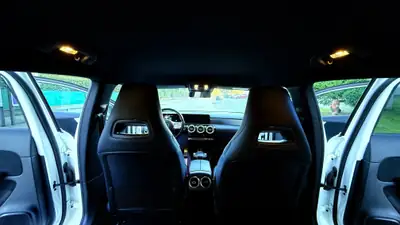 Mercedes-Benz A 250e — Berline hybride rechargeable, 116 000 km seulement — Thumbnail 8