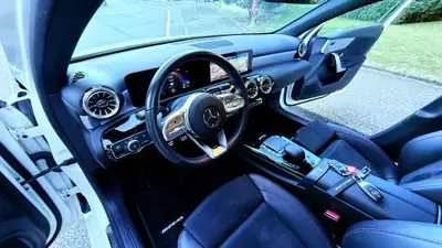 Mercedes-Benz A 250e — Berline hybride rechargeable, 116 000 km seulement — Thumbnail 11
