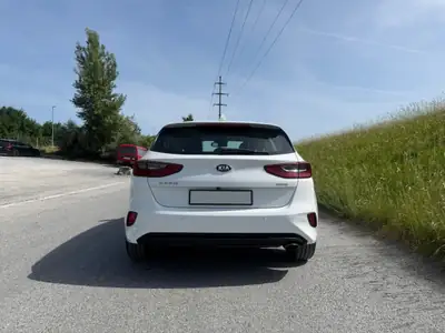 Kia Ceed 1.4 T-GDi Power 25+ — Berline dynamique, essence turbo, 60'000 km seulement — dettaglio