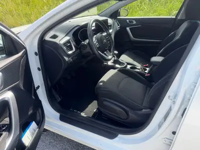 Kia Ceed 1.4 T-GDi Power 25+ — Berline dynamique, essence turbo, 60'000 km seulement — Miniatura 7