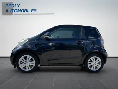 Toyota iQ 1.33 VVT-i — La citadine ultra-compacte et économique — Heckansicht