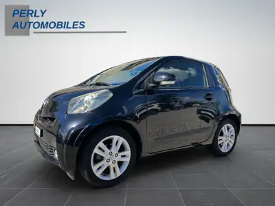 Toyota iQ 1.33 VVT-i — La citadine ultra-compacte et économique — Seitenansicht