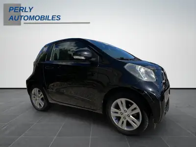 Toyota iQ 1.33 VVT-i — La citadine ultra-compacte et économique — Miniatur 8