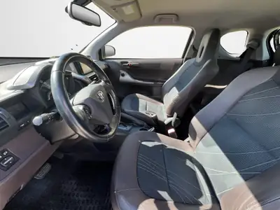 Toyota iQ 1.33 VVT-i — La citadine ultra-compacte et économique — Miniatur 9