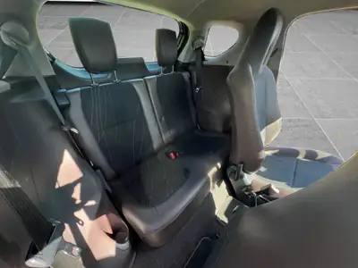 Toyota iQ 1.33 VVT-i — La citadine ultra-compacte et économique — Miniatur 15