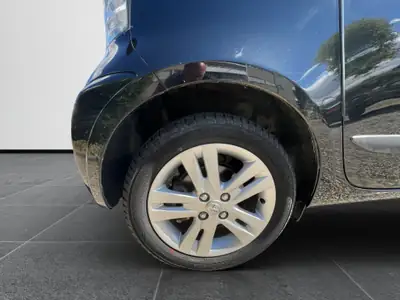 Toyota iQ 1.33 VVT-i — La citadine ultra-compacte et économique — Miniatur 17