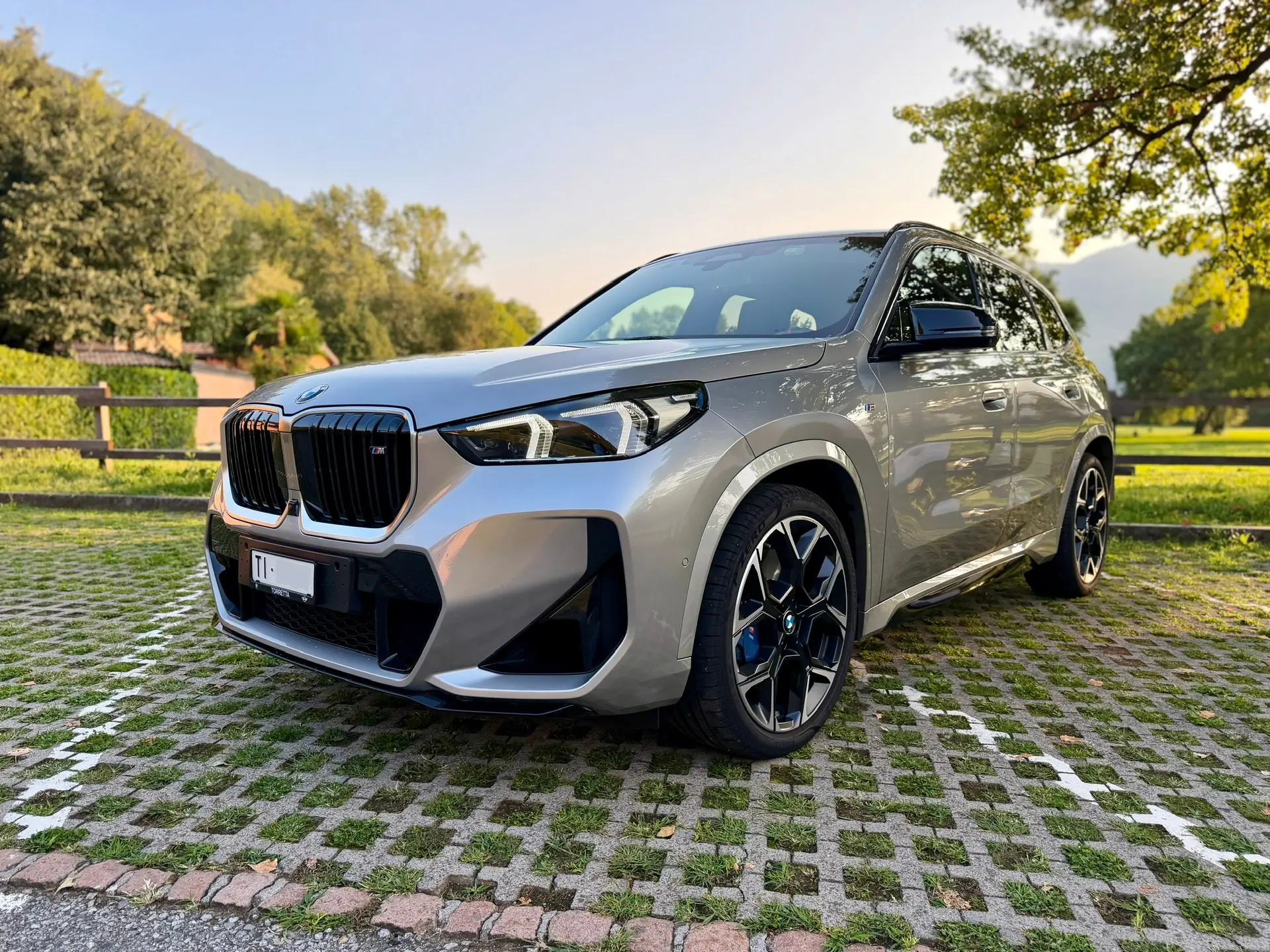 BMW X1 M35i 2024 — Dynamisme et efficacité énergétique pour le SUV compact premium