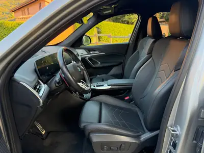 BMW X1 M35i 2024 — Dynamisme et efficacité énergétique pour le SUV compact premium — Innenraum