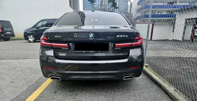 BMW 530e xDrive 2020 — Berline hybride rechargeable, 96 500 km seulement — Heckansicht