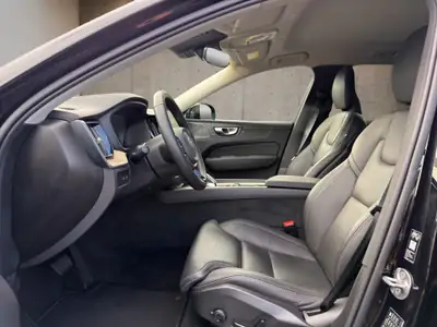 Volvo XC60 2.0 T6 TE Plus Dark eAWD — SUV hybride rechargeable, 23 000 km seulement — Miniature 12