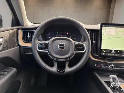 Volvo XC60 2.0 T6 TE Plus Dark eAWD — SUV hybride rechargeable, 23 000 km seulement — Miniature 14