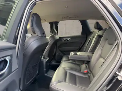 Volvo XC60 2.0 T6 TE Plus Dark eAWD — SUV hybride rechargeable, 23 000 km seulement — Miniature 18