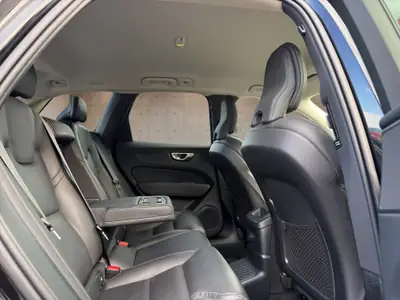 Volvo XC60 2.0 T6 TE Plus Dark eAWD — SUV hybride rechargeable, 23 000 km seulement — Miniature 17