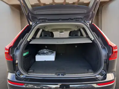 Volvo XC60 2.0 T6 TE Plus Dark eAWD — SUV hybride rechargeable, 23 000 km seulement — Miniature 20