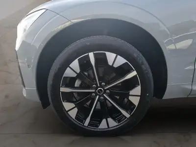 Volvo XC60 2.0 B5 MH Plus Dark — SUV hybride rechargeable, 14'000 km, garantie 5 ans — Miniature 10