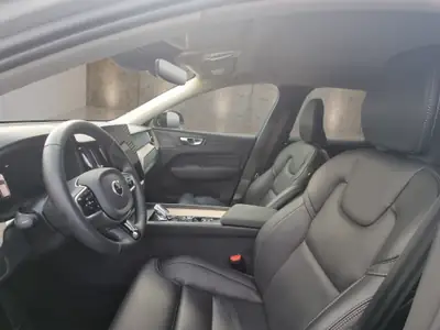 Volvo XC60 2.0 B5 MH Plus Dark — SUV hybride rechargeable, 14'000 km, garantie 5 ans — Miniature 11