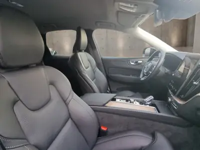 Volvo XC60 2.0 B5 MH Plus Dark — SUV hybride rechargeable, 14'000 km, garantie 5 ans — Miniature 16
