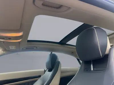Mercedes-Benz E 350 4Matic Coupé — Élégance sportive et transmission intégrale — Thumbnail 11