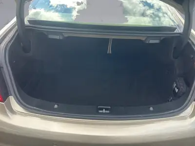 Mercedes-Benz E 350 4Matic Coupé — Élégance sportive et transmission intégrale — Thumbnail 18