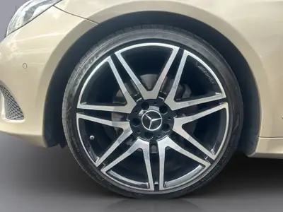 Mercedes-Benz E 350 4Matic Coupé — Élégance sportive et transmission intégrale — Thumbnail 21