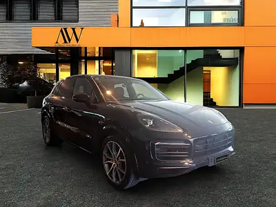 Porsche Cayenne 3.0 V6 — SUV premium avec toit panoramique et finitions sport — vista posteriore