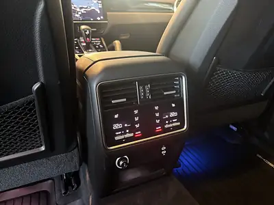 Porsche Cayenne 3.0 V6 — SUV premium avec toit panoramique et finitions sport — Miniatura 16