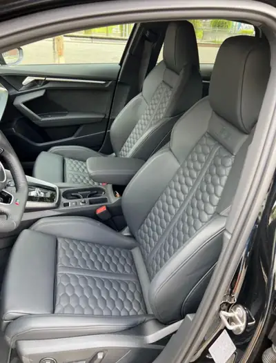 Audi RS3 Sportback 2.5 TSI quattro — 400 ch, design Black Full, occasion premium — interni