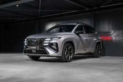 Hyundai Tucson 1.6 TGDI HEV N-Line 4WD — Hybride essence performant, 5500 km seulement — intérieur