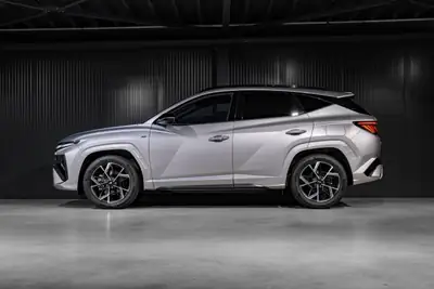 Hyundai Tucson 1.6 TGDI HEV N-Line 4WD — Hybride essence performant, 5500 km seulement — Miniature 9