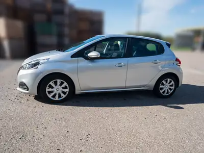 Peugeot 208 1.6 BlueHDI Active — Citadine diesel économe, 135'000 km — vista posteriore