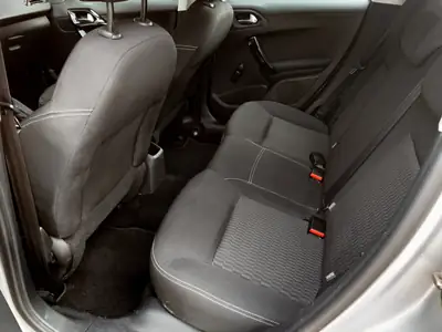 Peugeot 208 1.6 BlueHDI Active — Citadine diesel économe, 135'000 km — Miniatura 7