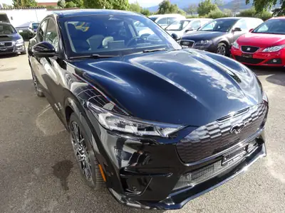 Ford Mustang MACH-E GT AWD — SUV électrique haute performance, 36'000 km seulement — interior