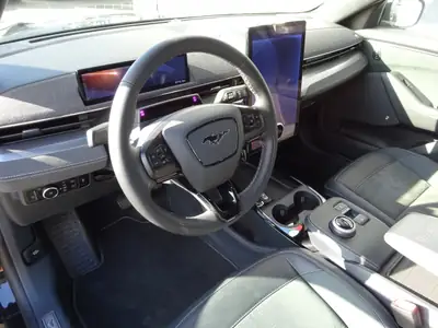 Ford Mustang MACH-E GT AWD — SUV électrique haute performance, 36'000 km seulement — Thumbnail 8