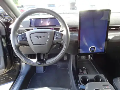 Ford Mustang MACH-E GT AWD — SUV électrique haute performance, 36'000 km seulement — Thumbnail 9